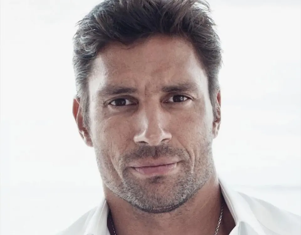 Arte oficial de Manu Bennett para San Diego Comic-Con Málaga 2026