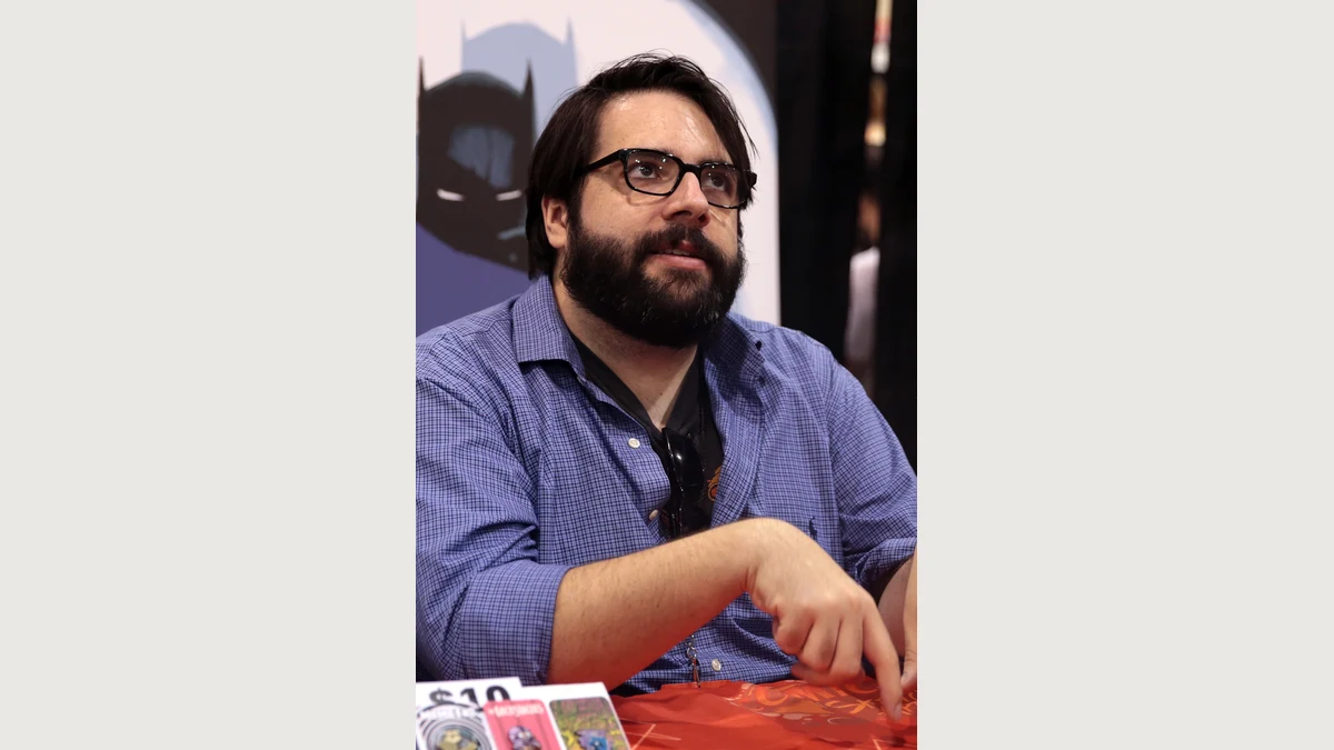 Retrato de archivo del guionista y coautor James Tynion IV en Phoenix Comic Fest de 2018